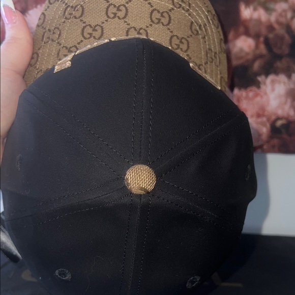 Gucci Black Cap with Beige GG Monogram Visor and Gold Logo - Picture 5 of 5